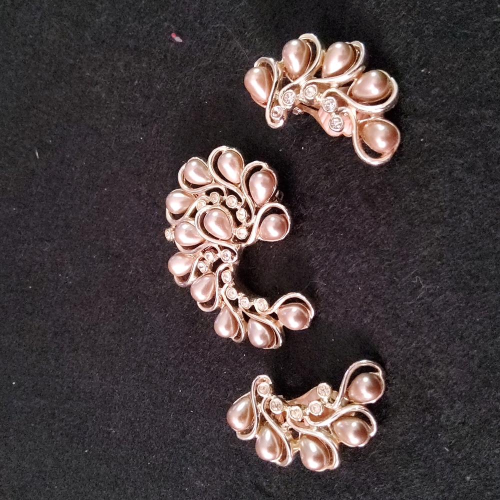 Vintage Sarah Coventry Honeybunch Brooch & Clip on Earrings